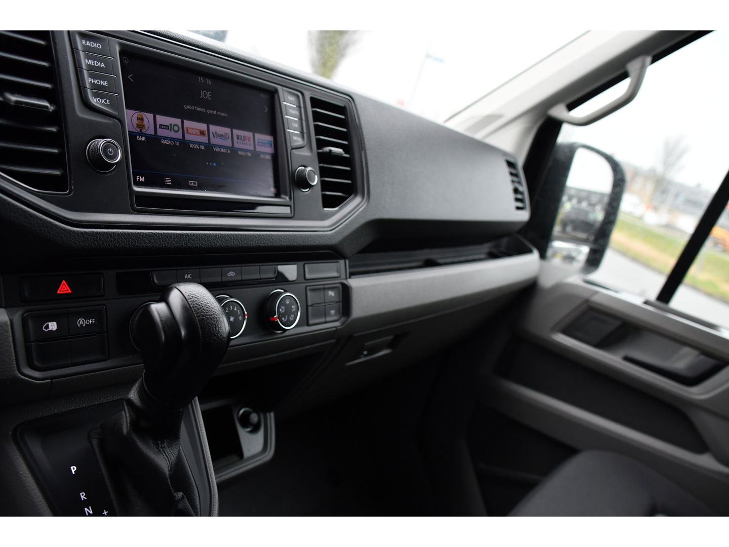 MAN TGE 30 2.0 L3H2 Black Edition Camera, Cruise, Carplay, LED, Automaat, 177pk, Trekhaak, Geveerde stoel, Sensoren, Uniek!