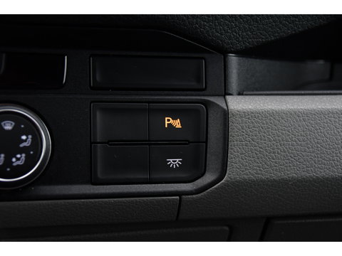 MAN TGE 30 2.0 L3H2 Black Edition Camera, Cruise, Carplay, LED, Automaat, 177pk, Trekhaak, Geveerde stoel, Sensoren, Uniek!