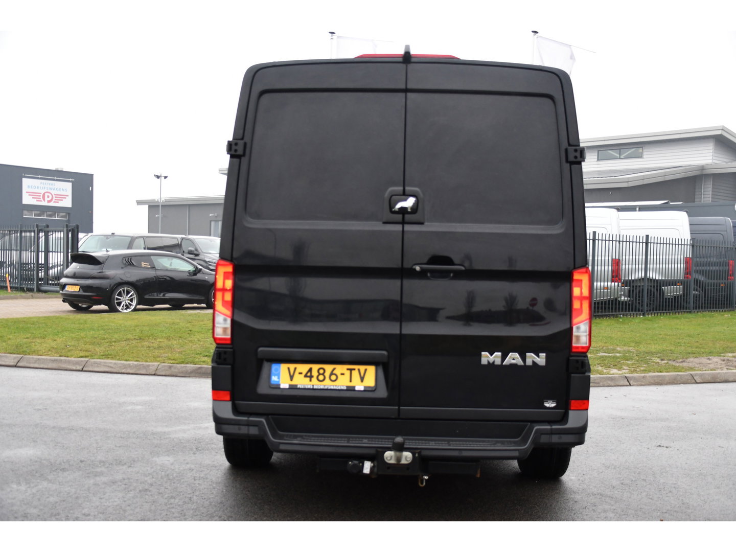 MAN TGE 30 2.0 L3H2 Black Edition Camera, Cruise, Carplay, LED, Automaat, 177pk, Trekhaak, Geveerde stoel, Sensoren, Uniek!