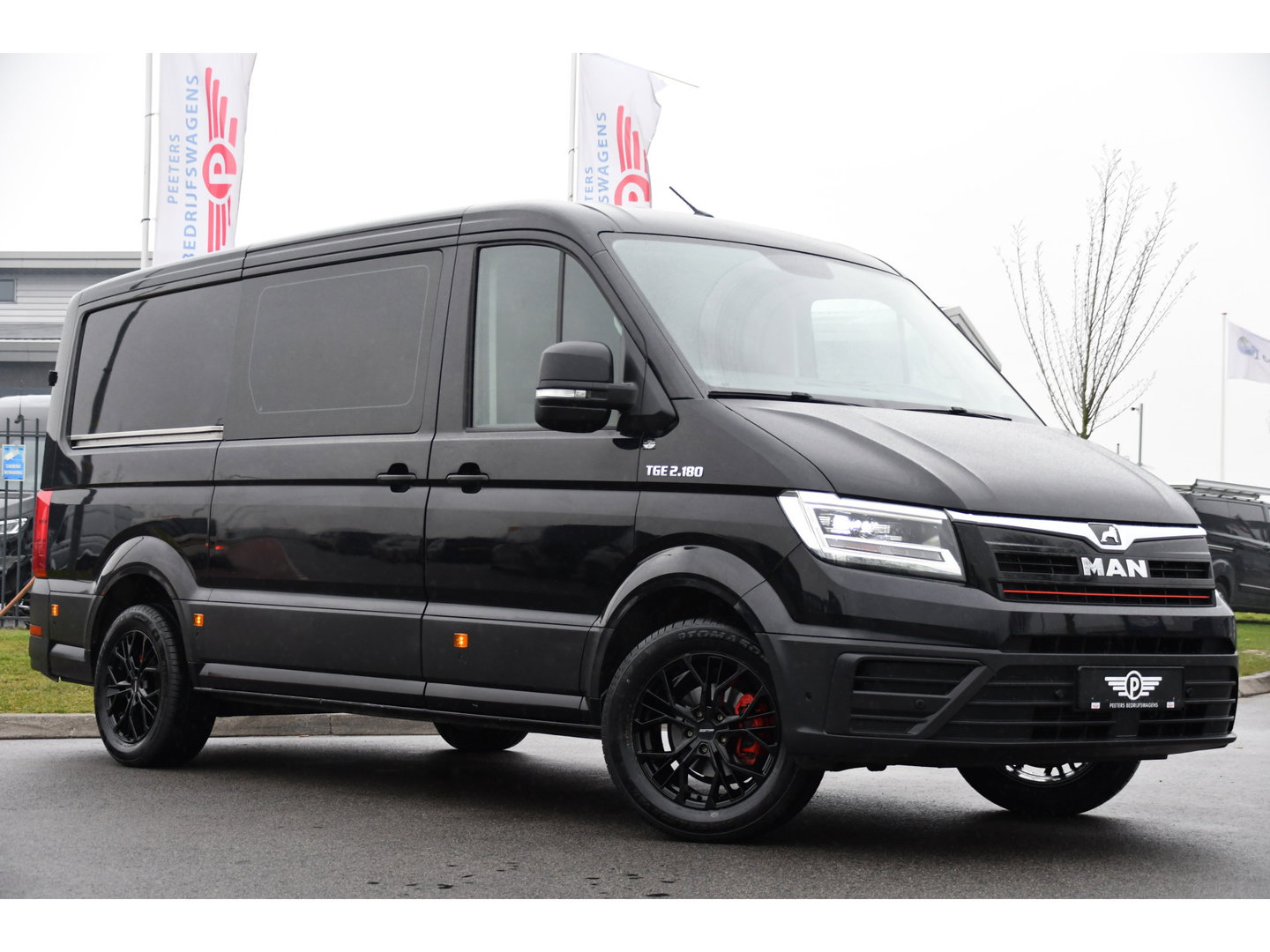 MAN TGE 30 2.0 L3H2 Black Edition Camera, Cruise, Carplay, LED, Automaat, 177pk, Trekhaak, Geveerde stoel, Sensoren, Uniek!