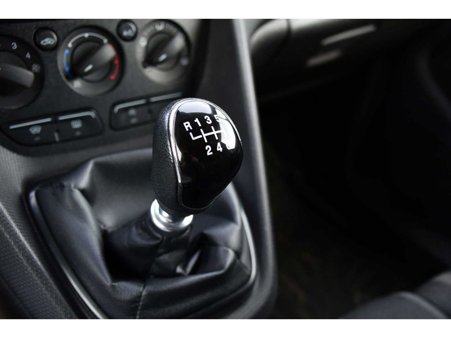 Ford Transit Connect 1.5 TDCI L2 PB Edition Sensoren, Airco, 120pk, Voorruitverwarming, 3 zits, Uniek!