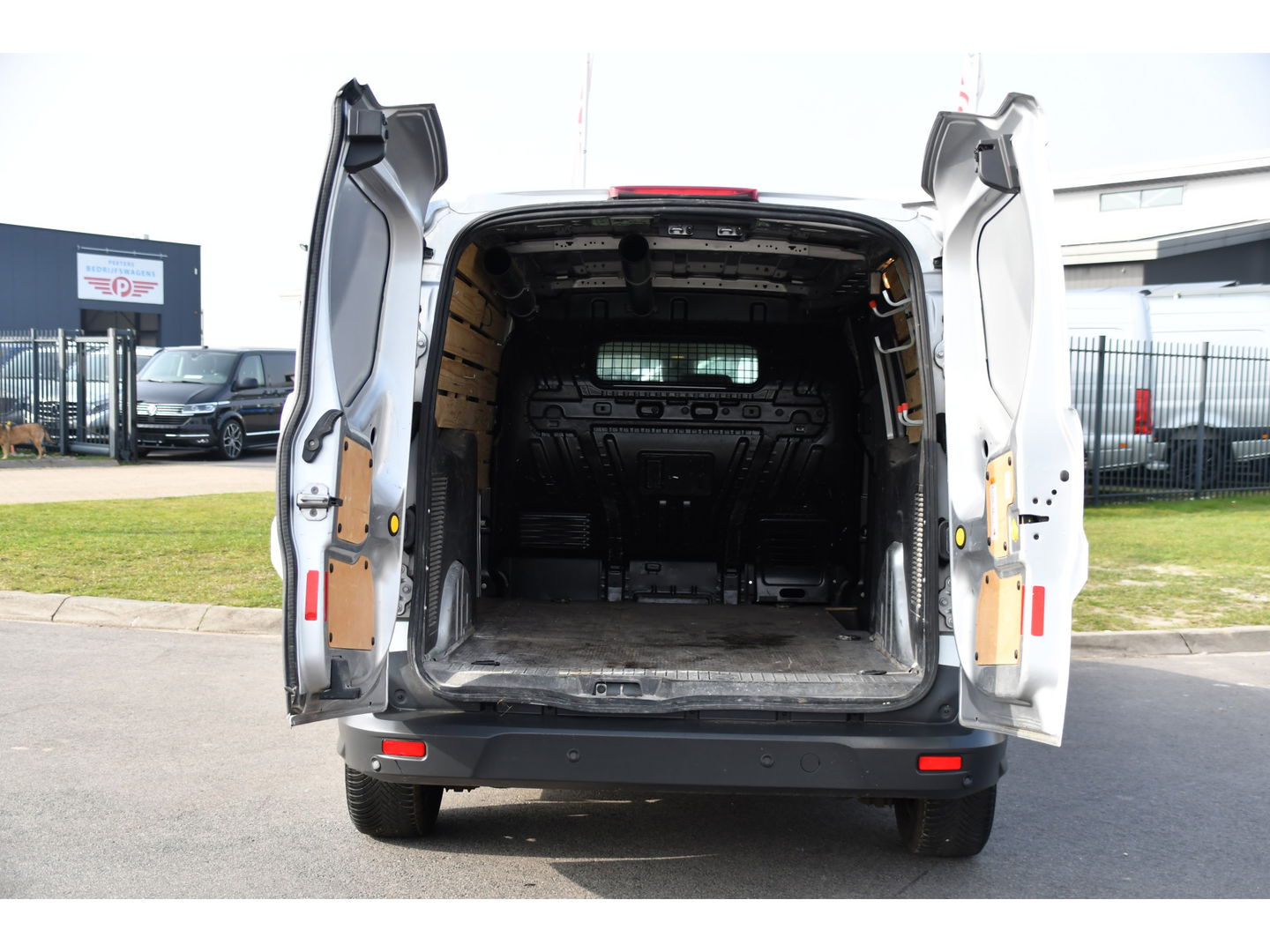 Ford Transit Connect 1.5 TDCI L2 PB Edition Sensoren, Airco, 120pk, Voorruitverwarming, 3 zits, Uniek!
