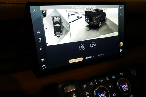 Land Rover Defender 110 2.0 P400e 110 X / Panoramadak / Elektr. verstelbare voorstoelen + memory / Matrix LED / Rondomzichtcamera / HUD / Koelkast in armleuning / Head-up / Apple Carplay - Android Auto / Stoelkoeling & verwarming / Luchtvering / Meridian Surround Sound / Ele