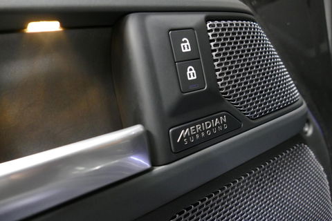 Land Rover Defender 110 2.0 P400e 110 X / Panoramadak / Elektr. verstelbare voorstoelen + memory / Matrix LED / Rondomzichtcamera / HUD / Koelkast in armleuning / Head-up / Apple Carplay - Android Auto / Stoelkoeling & verwarming / Luchtvering / Meridian Surround Sound / Ele