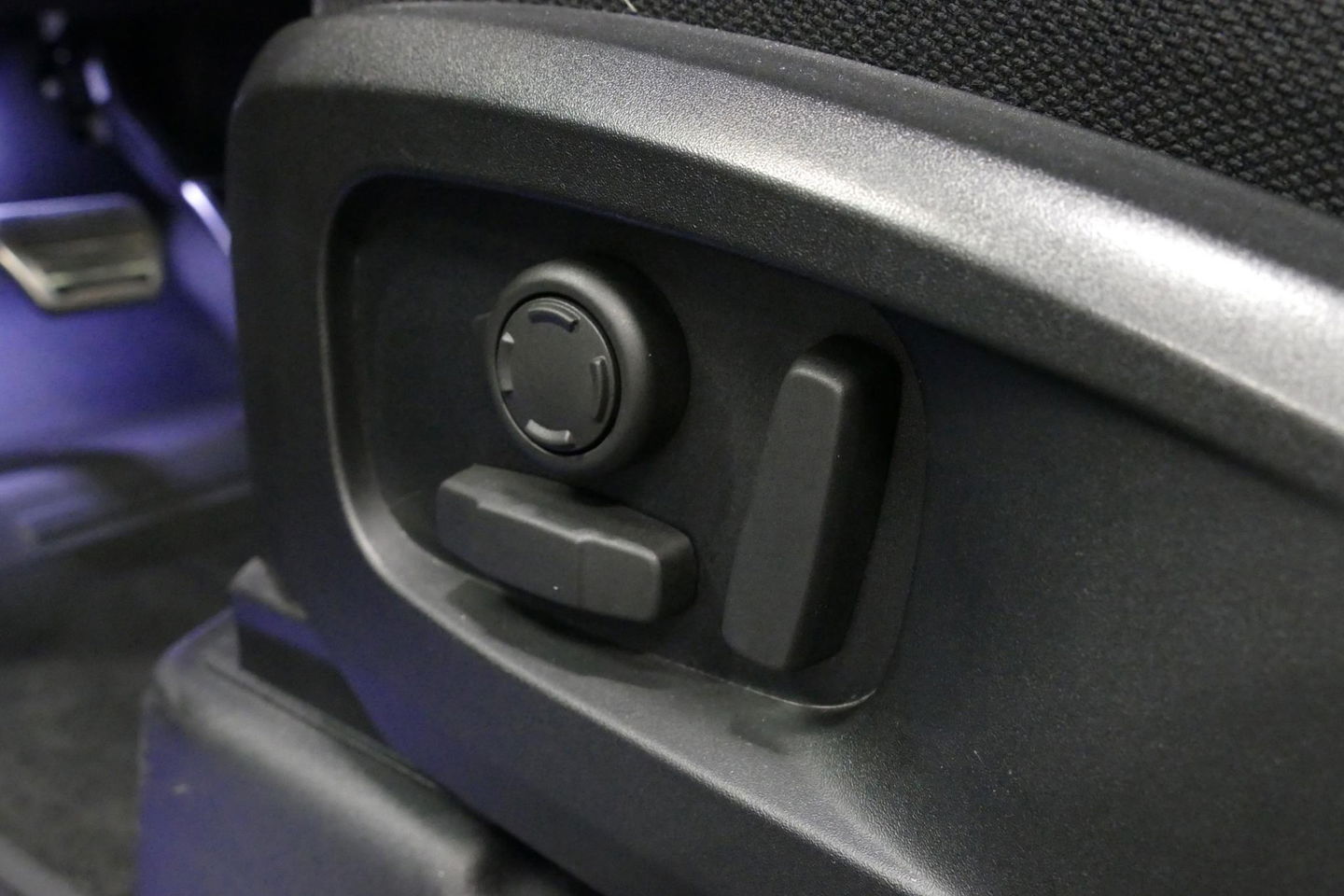 Land Rover Defender 110 2.0 P400e 110 X / Panoramadak / Elektr. verstelbare voorstoelen + memory / Matrix LED / Rondomzichtcamera / HUD / Koelkast in armleuning / Head-up / Apple Carplay - Android Auto / Stoelkoeling & verwarming / Luchtvering / Meridian Surround Sound / Ele