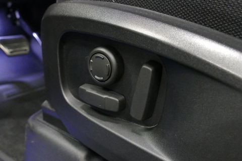 Land Rover Defender 110 2.0 P400e 110 X / Panoramadak / Elektr. verstelbare voorstoelen + memory / Matrix LED / Rondomzichtcamera / HUD / Koelkast in armleuning / Head-up / Apple Carplay - Android Auto / Stoelkoeling & verwarming / Luchtvering / Meridian Surround Sound / Ele