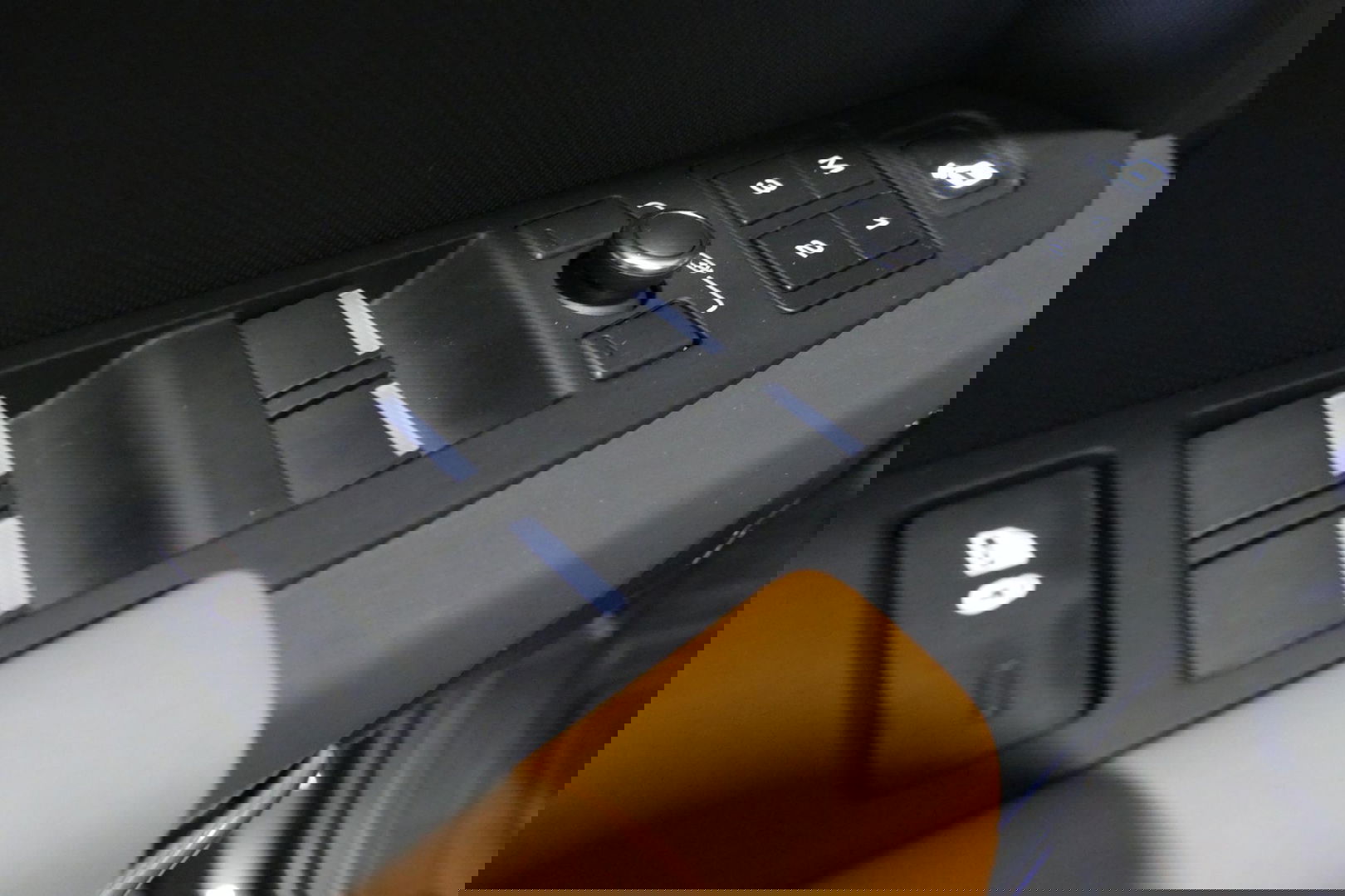 Land Rover Defender 110 2.0 P400e 110 X / Panoramadak / Elektr. verstelbare voorstoelen + memory / Matrix LED / Rondomzichtcamera / HUD / Koelkast in armleuning / Head-up / Apple Carplay - Android Auto / Stoelkoeling & verwarming / Luchtvering / Meridian Surround Sound / Ele