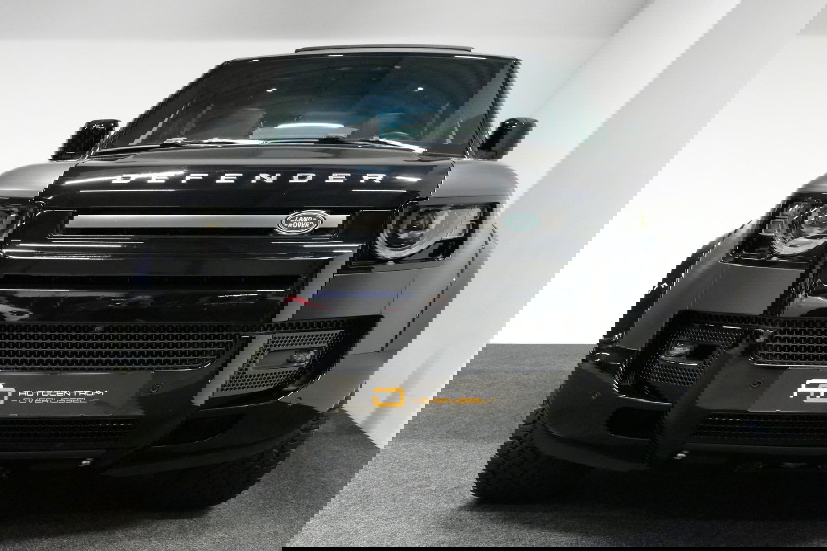 Land Rover Defender 110 2.0 P400e 110 X / Panoramadak / Elektr. verstelbare voorstoelen + memory / Matrix LED / Rondomzichtcamera / HUD / Koelkast in armleuning / Head-up / Apple Carplay - Android Auto / Stoelkoeling & verwarming / Luchtvering / Meridian Surround Sound / Ele