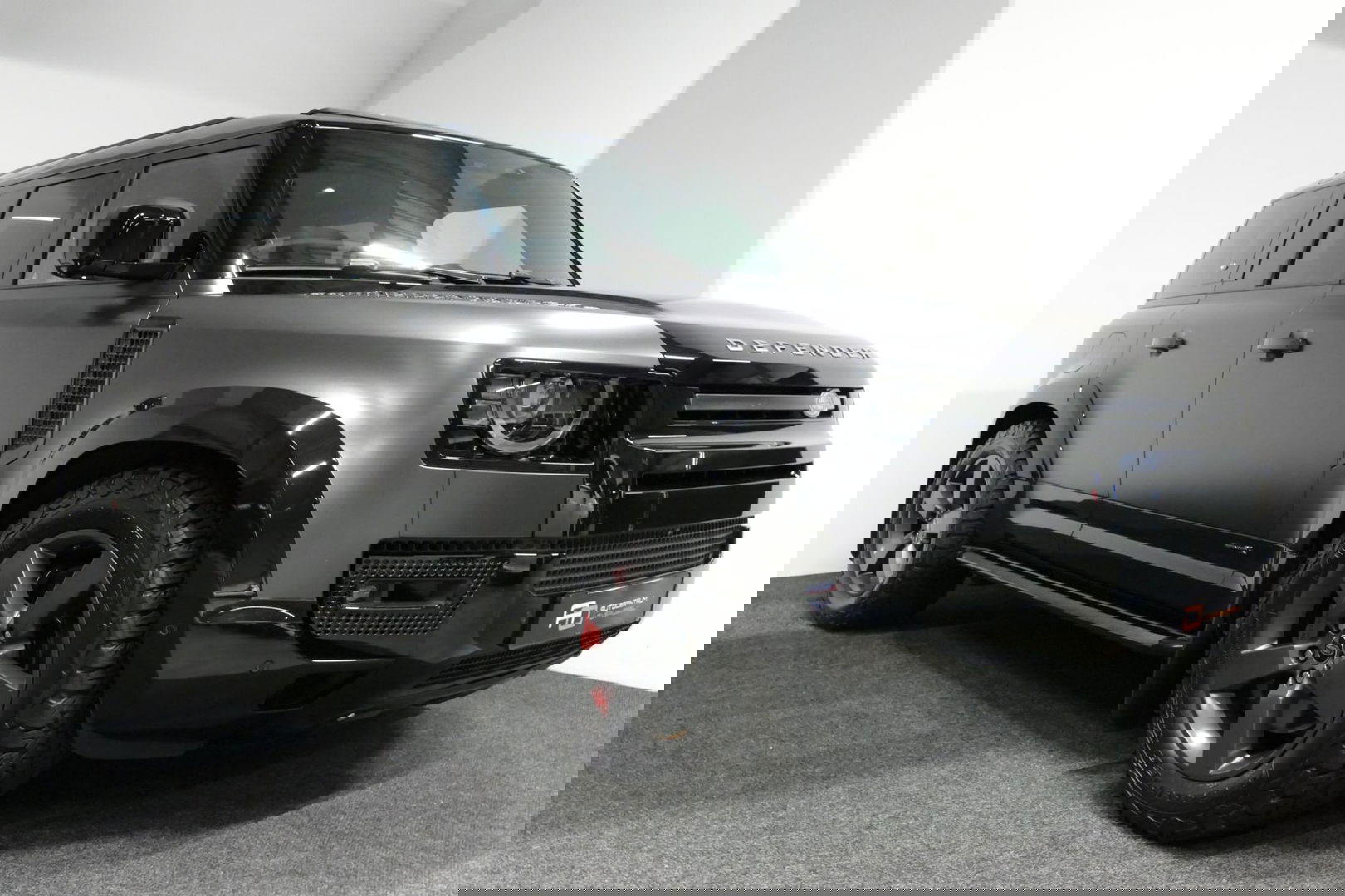 Land Rover Defender 110 2.0 P400e 110 X / Panoramadak / Elektr. verstelbare voorstoelen + memory / Matrix LED / Rondomzichtcamera / HUD / Koelkast in armleuning / Head-up / Apple Carplay - Android Auto / Stoelkoeling & verwarming / Luchtvering / Meridian Surround Sound / Ele