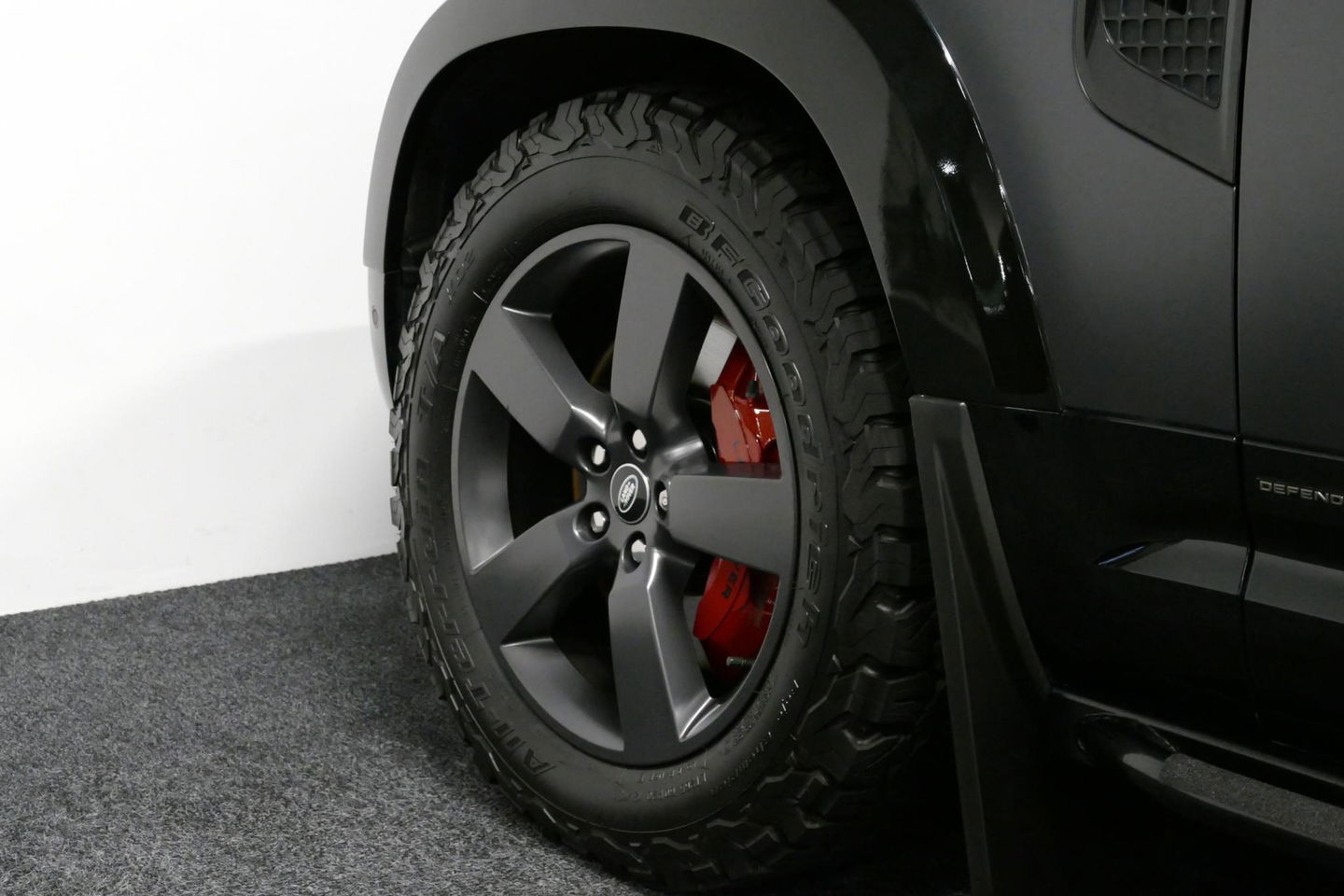 Land Rover Defender 110 2.0 P400e 110 X / Panoramadak / Elektr. verstelbare voorstoelen + memory / Matrix LED / Rondomzichtcamera / HUD / Koelkast in armleuning / Head-up / Apple Carplay - Android Auto / Stoelkoeling & verwarming / Luchtvering / Meridian Surround Sound / Ele