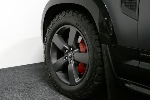 Land Rover Defender 110 2.0 P400e 110 X / Panoramadak / Elektr. verstelbare voorstoelen + memory / Matrix LED / Rondomzichtcamera / HUD / Koelkast in armleuning / Head-up / Apple Carplay - Android Auto / Stoelkoeling & verwarming / Luchtvering / Meridian Surround Sound / Ele