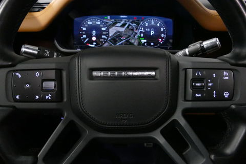 Land Rover Defender 110 2.0 P400e 110 X / Panoramadak / Elektr. verstelbare voorstoelen + memory / Matrix LED / Rondomzichtcamera / HUD / Koelkast in armleuning / Head-up / Apple Carplay - Android Auto / Stoelkoeling & verwarming / Luchtvering / Meridian Surround Sound / Ele