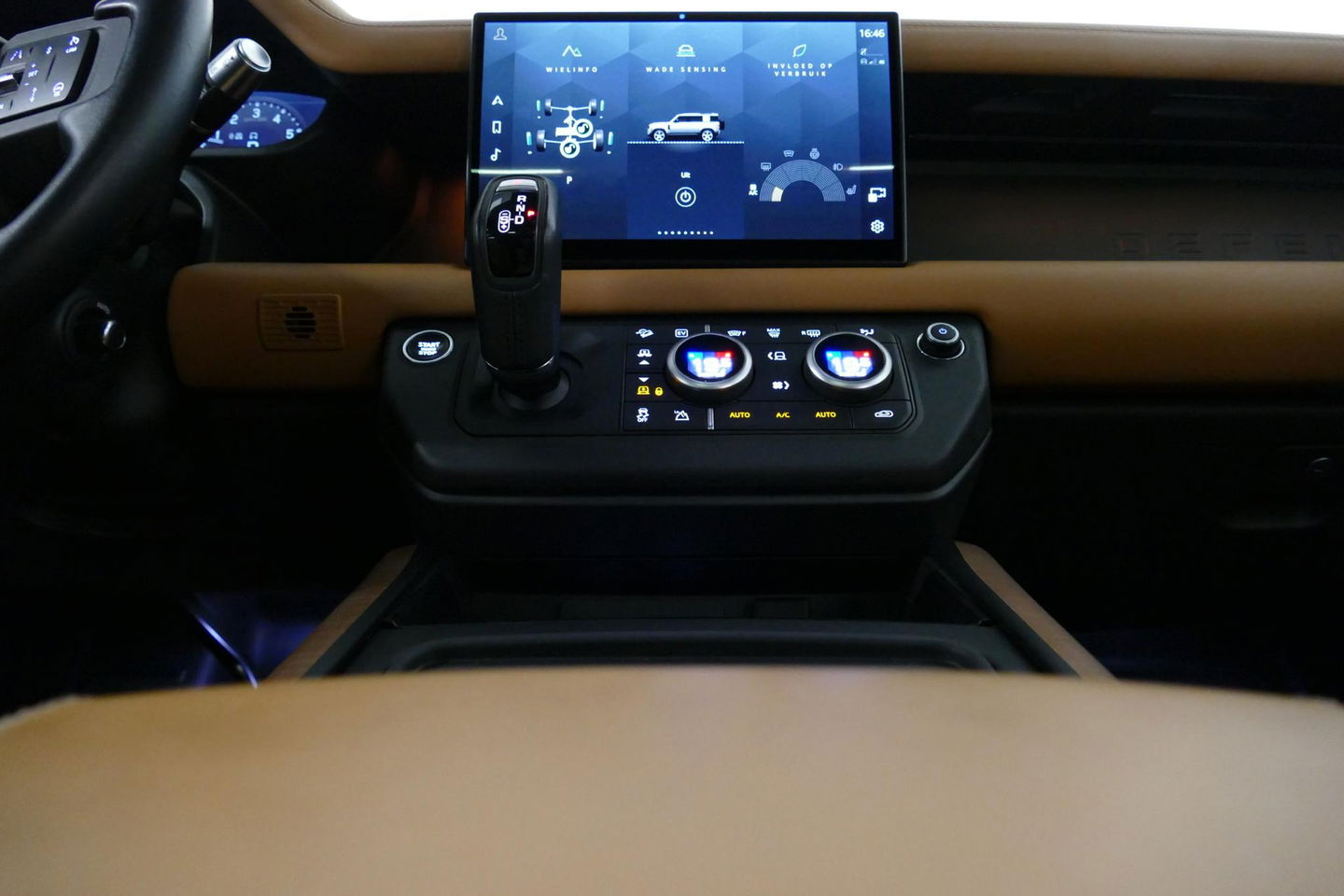 Land Rover Defender 110 2.0 P400e 110 X / Panoramadak / Elektr. verstelbare voorstoelen + memory / Matrix LED / Rondomzichtcamera / HUD / Koelkast in armleuning / Head-up / Apple Carplay - Android Auto / Stoelkoeling & verwarming / Luchtvering / Meridian Surround Sound / Ele