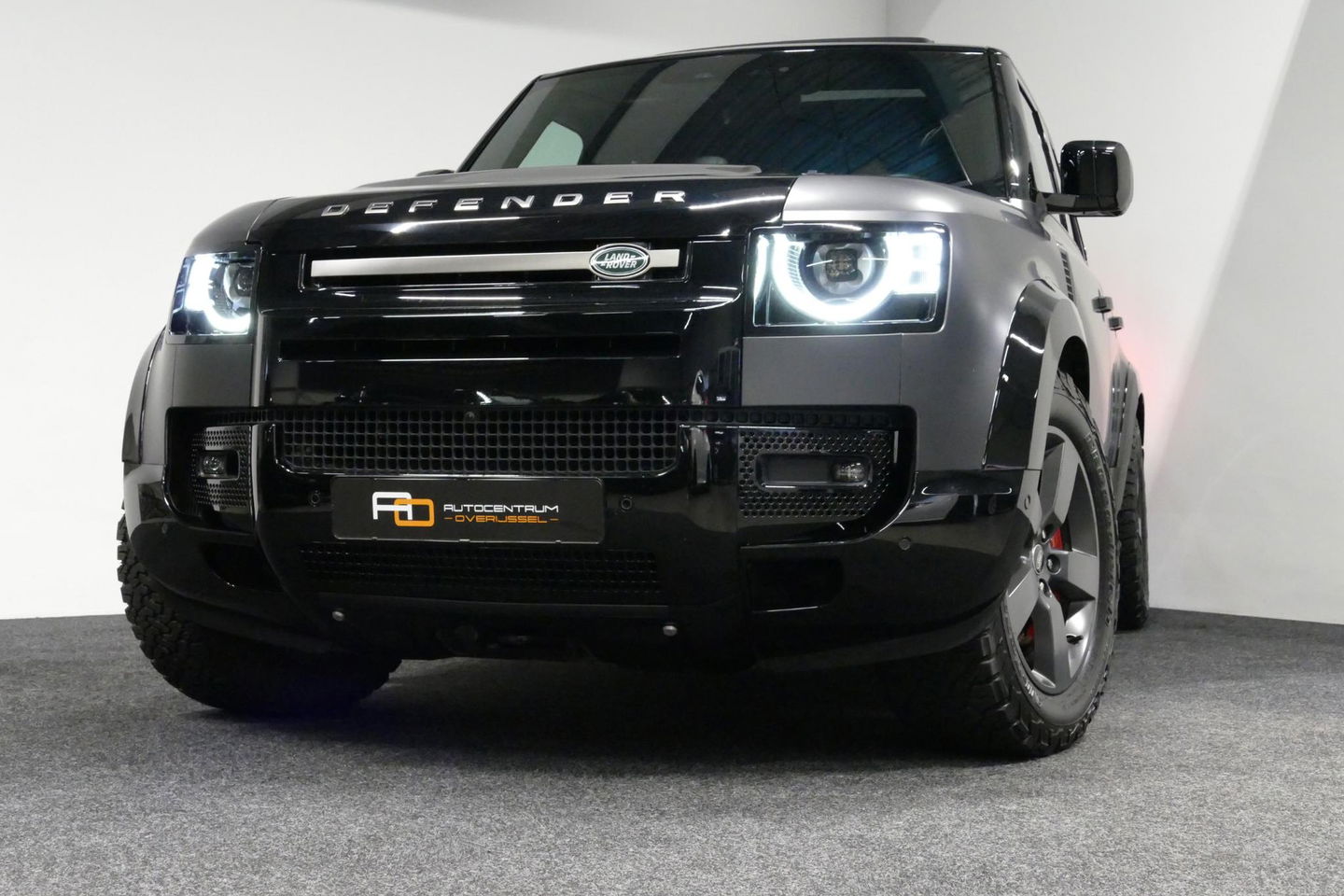 Land Rover Defender 110 2.0 P400e 110 X / Panoramadak / Elektr. verstelbare voorstoelen + memory / Matrix LED / Rondomzichtcamera / HUD / Koelkast in armleuning / Head-up / Apple Carplay - Android Auto / Stoelkoeling & verwarming / Luchtvering / Meridian Surround Sound / Ele
