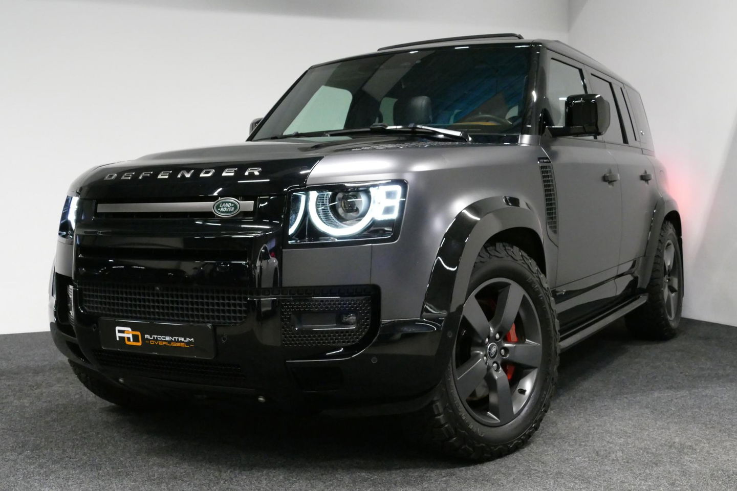 Land Rover Defender 110 2.0 P400e 110 X / Panoramadak / Elektr. verstelbare voorstoelen + memory / Matrix LED / Rondomzichtcamera / HUD / Koelkast in armleuning / Head-up / Apple Carplay - Android Auto / Stoelkoeling & verwarming / Luchtvering / Meridian Surround Sound / Ele
