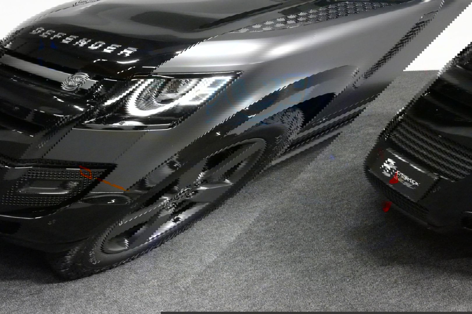 Land Rover Defender 110 2.0 P400e 110 X / Panoramadak / Elektr. verstelbare voorstoelen + memory / Matrix LED / Rondomzichtcamera / HUD / Koelkast in armleuning / Head-up / Apple Carplay - Android Auto / Stoelkoeling & verwarming / Luchtvering / Meridian Surround Sound / Ele