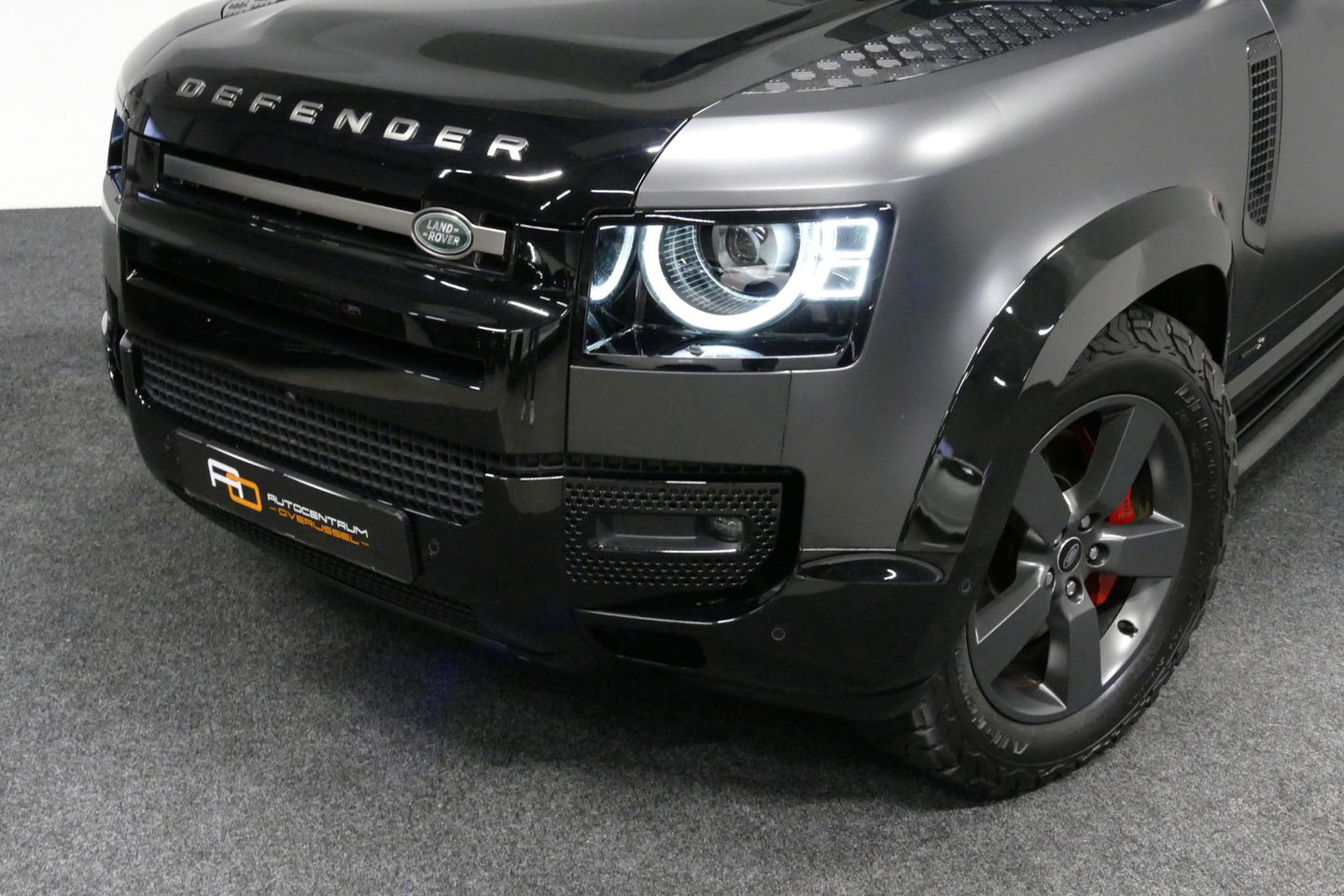 Land Rover Defender 110 2.0 P400e 110 X / Panoramadak / Elektr. verstelbare voorstoelen + memory / Matrix LED / Rondomzichtcamera / HUD / Koelkast in armleuning / Head-up / Apple Carplay - Android Auto / Stoelkoeling & verwarming / Luchtvering / Meridian Surround Sound / Ele