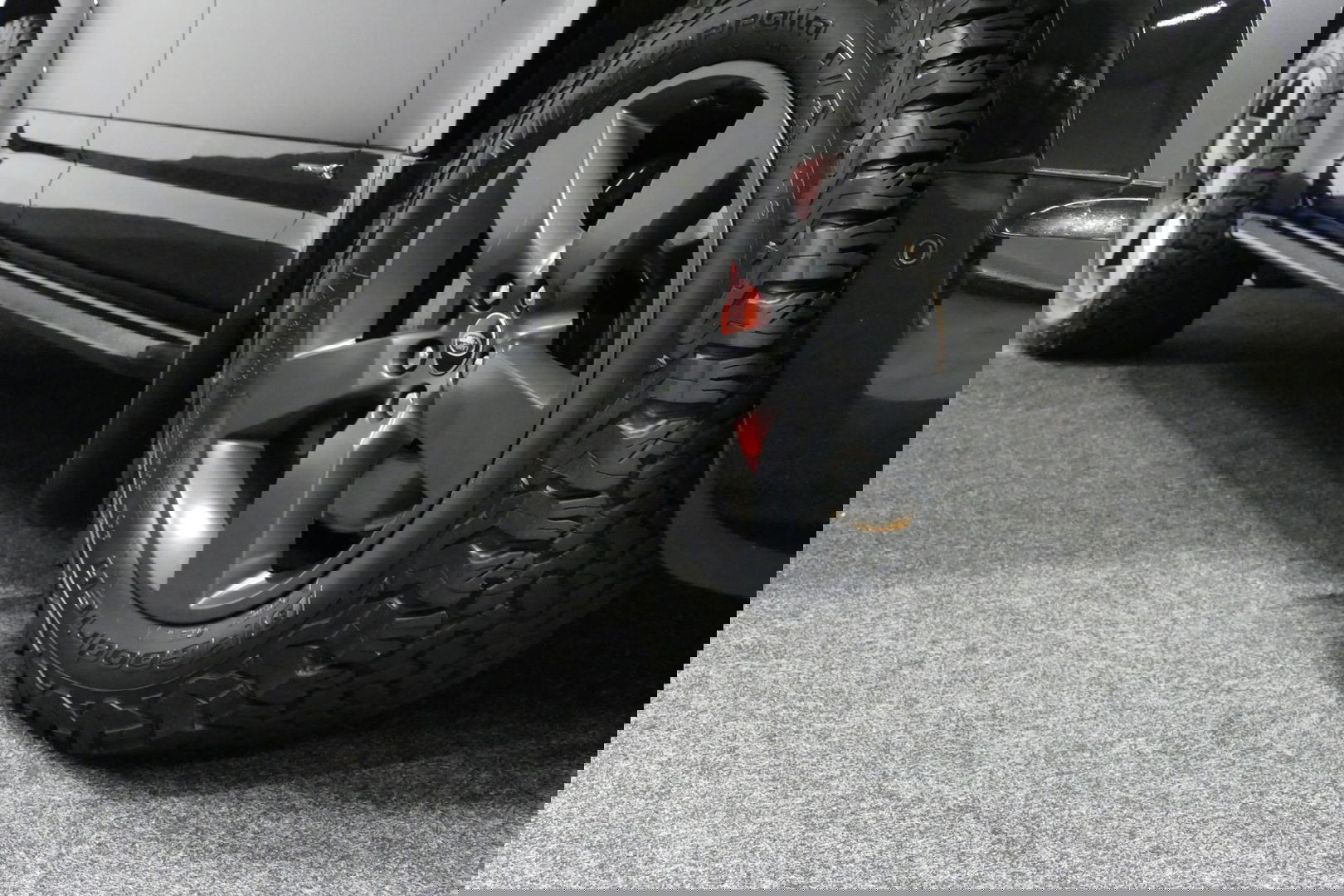 Land Rover Defender 110 2.0 P400e 110 X / Panoramadak / Elektr. verstelbare voorstoelen + memory / Matrix LED / Rondomzichtcamera / HUD / Koelkast in armleuning / Head-up / Apple Carplay - Android Auto / Stoelkoeling & verwarming / Luchtvering / Meridian Surround Sound / Ele