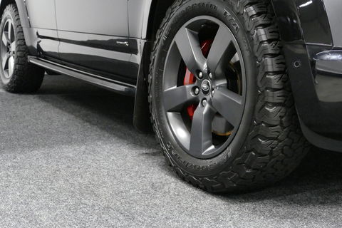 Land Rover Defender 110 2.0 P400e 110 X / Panoramadak / Elektr. verstelbare voorstoelen + memory / Matrix LED / Rondomzichtcamera / HUD / Koelkast in armleuning / Head-up / Apple Carplay - Android Auto / Stoelkoeling & verwarming / Luchtvering / Meridian Surround Sound / Ele