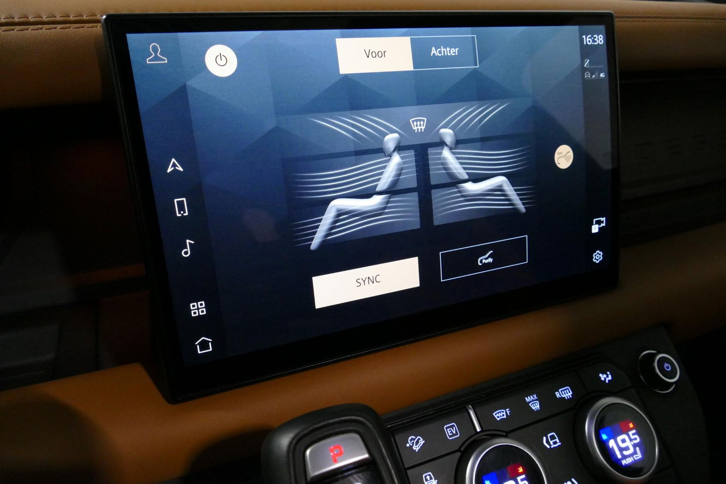 Land Rover Defender 110 2.0 P400e 110 X / Panoramadak / Elektr. verstelbare voorstoelen + memory / Matrix LED / Rondomzichtcamera / HUD / Koelkast in armleuning / Head-up / Apple Carplay - Android Auto / Stoelkoeling & verwarming / Luchtvering / Meridian Surround Sound / Ele