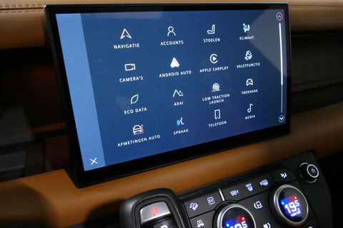Land Rover Defender 110 2.0 P400e 110 X / Panoramadak / Elektr. verstelbare voorstoelen + memory / Matrix LED / Rondomzichtcamera / HUD / Koelkast in armleuning / Head-up / Apple Carplay - Android Auto / Stoelkoeling & verwarming / Luchtvering / Meridian Surround Sound / Ele