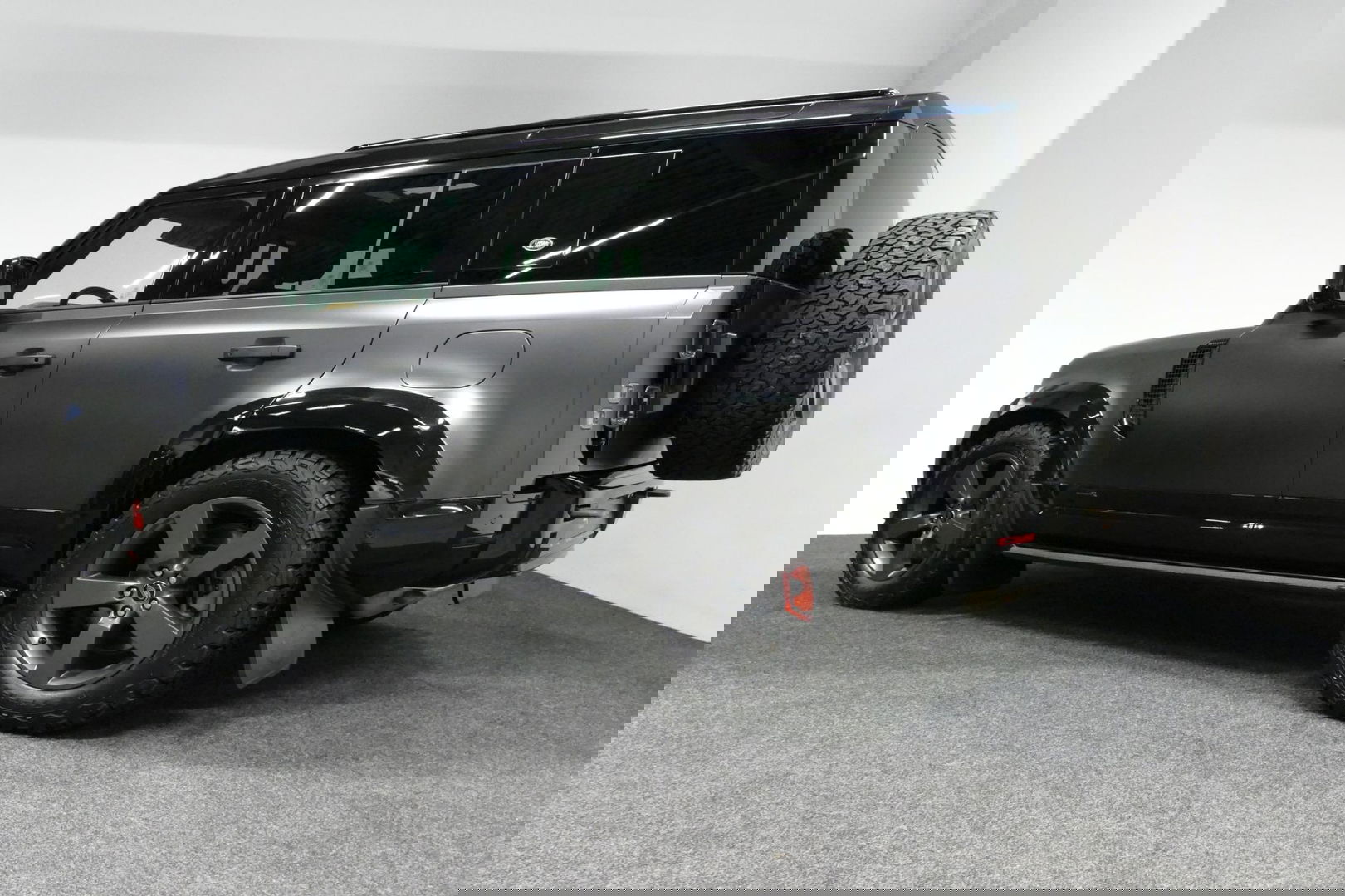 Land Rover Defender 110 2.0 P400e 110 X / Panoramadak / Elektr. verstelbare voorstoelen + memory / Matrix LED / Rondomzichtcamera / HUD / Koelkast in armleuning / Head-up / Apple Carplay - Android Auto / Stoelkoeling & verwarming / Luchtvering / Meridian Surround Sound / Ele