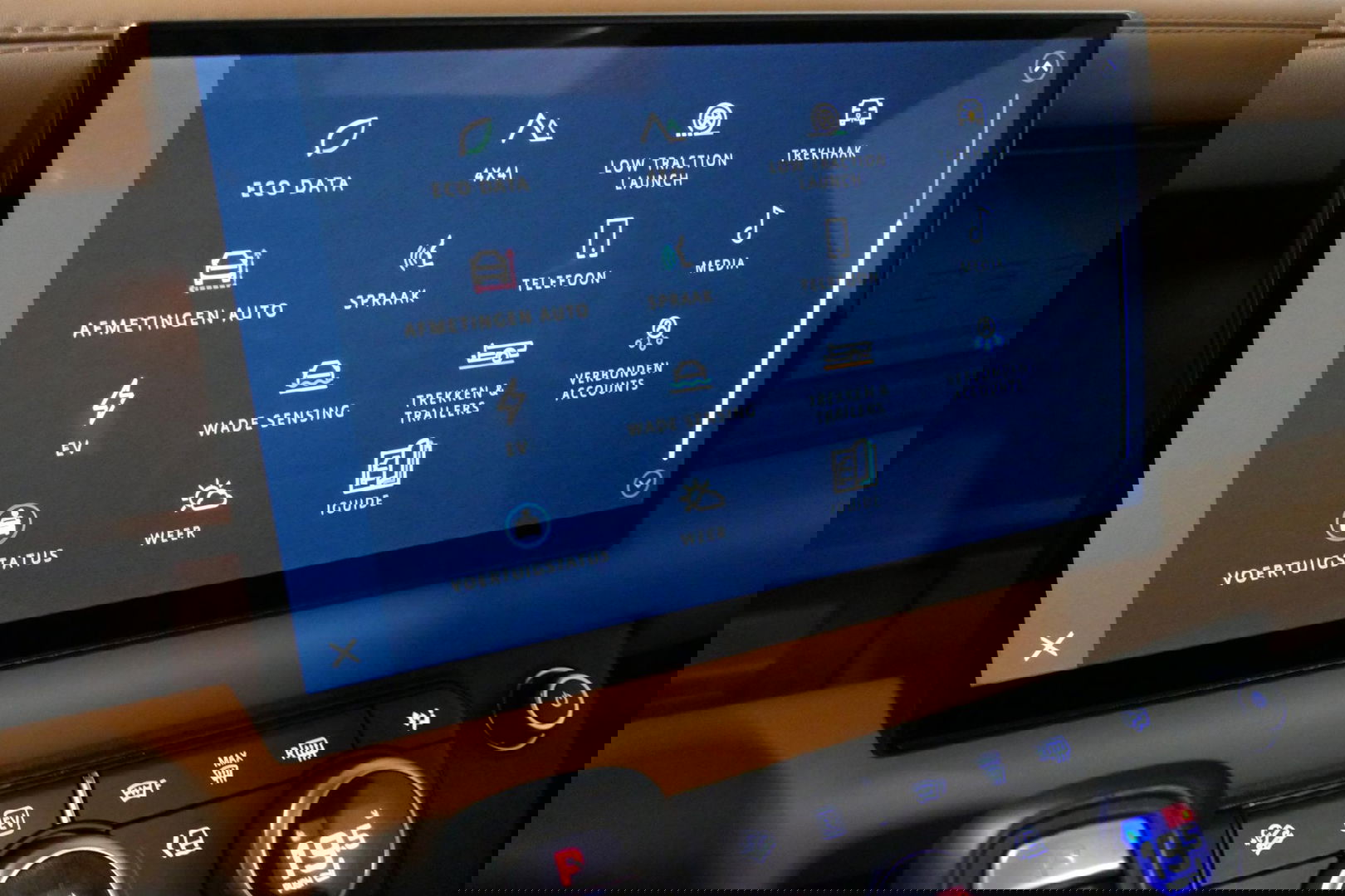 Land Rover Defender 110 2.0 P400e 110 X / Panoramadak / Elektr. verstelbare voorstoelen + memory / Matrix LED / Rondomzichtcamera / HUD / Koelkast in armleuning / Head-up / Apple Carplay - Android Auto / Stoelkoeling & verwarming / Luchtvering / Meridian Surround Sound / Ele