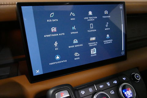 Land Rover Defender 110 2.0 P400e 110 X / Panoramadak / Elektr. verstelbare voorstoelen + memory / Matrix LED / Rondomzichtcamera / HUD / Koelkast in armleuning / Head-up / Apple Carplay - Android Auto / Stoelkoeling & verwarming / Luchtvering / Meridian Surround Sound / Ele