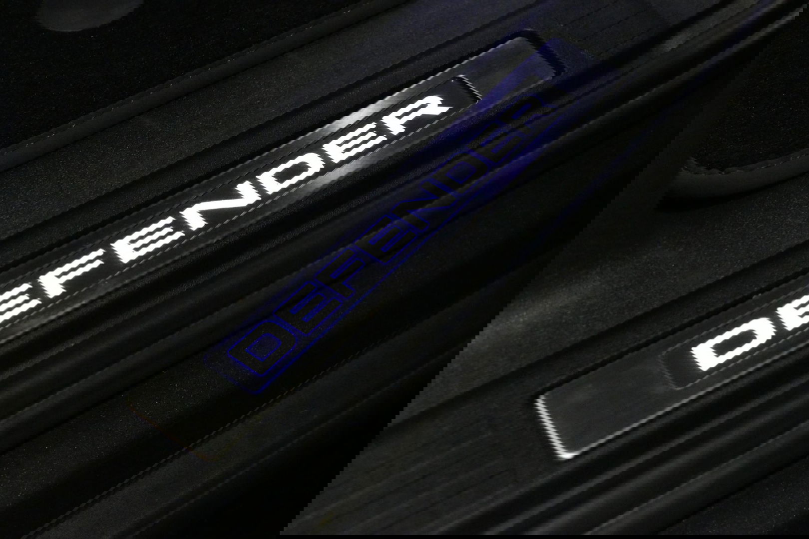 Land Rover Defender 110 2.0 P400e 110 X / Panoramadak / Elektr. verstelbare voorstoelen + memory / Matrix LED / Rondomzichtcamera / HUD / Koelkast in armleuning / Head-up / Apple Carplay - Android Auto / Stoelkoeling & verwarming / Luchtvering / Meridian Surround Sound / Ele