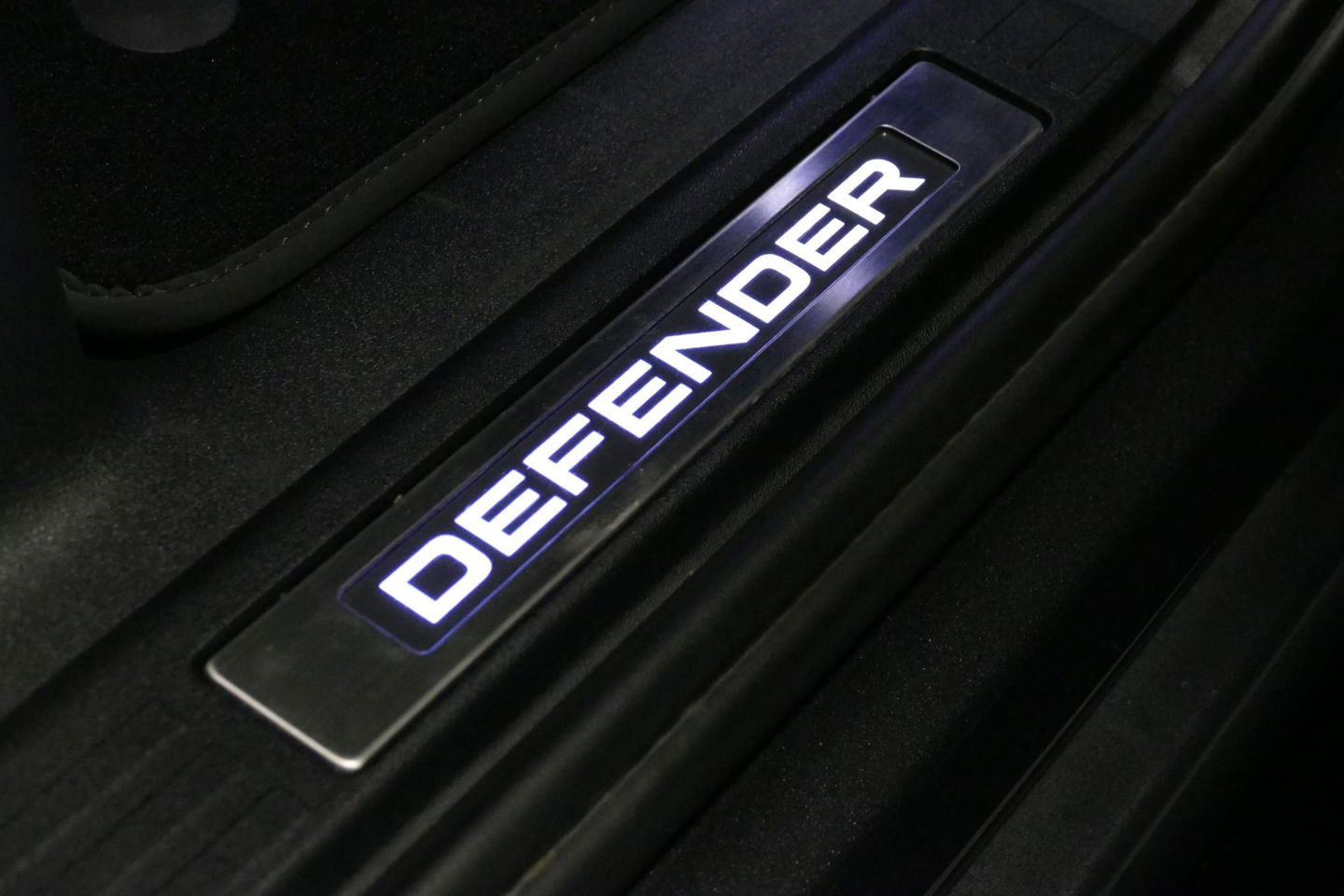 Land Rover Defender 110 2.0 P400e 110 X / Panoramadak / Elektr. verstelbare voorstoelen + memory / Matrix LED / Rondomzichtcamera / HUD / Koelkast in armleuning / Head-up / Apple Carplay - Android Auto / Stoelkoeling & verwarming / Luchtvering / Meridian Surround Sound / Ele