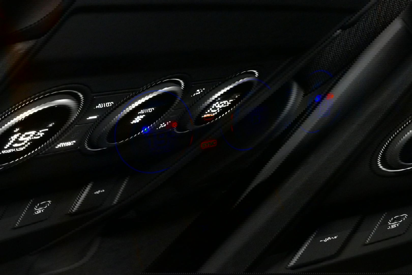 Land Rover Defender 110 2.0 P400e 110 X / Panoramadak / Elektr. verstelbare voorstoelen + memory / Matrix LED / Rondomzichtcamera / HUD / Koelkast in armleuning / Head-up / Apple Carplay - Android Auto / Stoelkoeling & verwarming / Luchtvering / Meridian Surround Sound / Ele