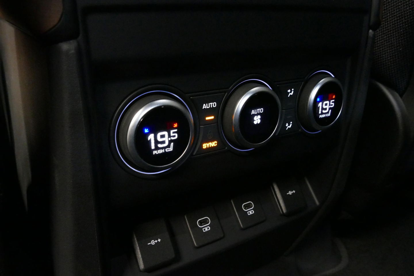 Land Rover Defender 110 2.0 P400e 110 X / Panoramadak / Elektr. verstelbare voorstoelen + memory / Matrix LED / Rondomzichtcamera / HUD / Koelkast in armleuning / Head-up / Apple Carplay - Android Auto / Stoelkoeling & verwarming / Luchtvering / Meridian Surround Sound / Ele