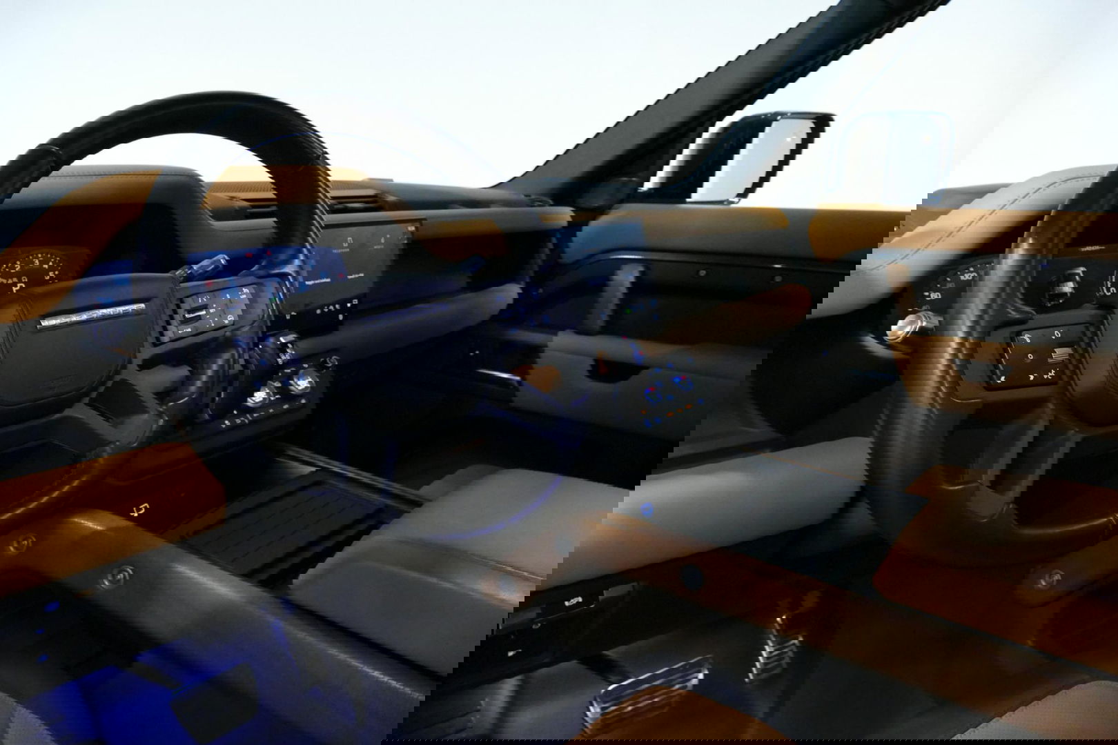 Land Rover Defender 110 2.0 P400e 110 X / Panoramadak / Elektr. verstelbare voorstoelen + memory / Matrix LED / Rondomzichtcamera / HUD / Koelkast in armleuning / Head-up / Apple Carplay - Android Auto / Stoelkoeling & verwarming / Luchtvering / Meridian Surround Sound / Ele