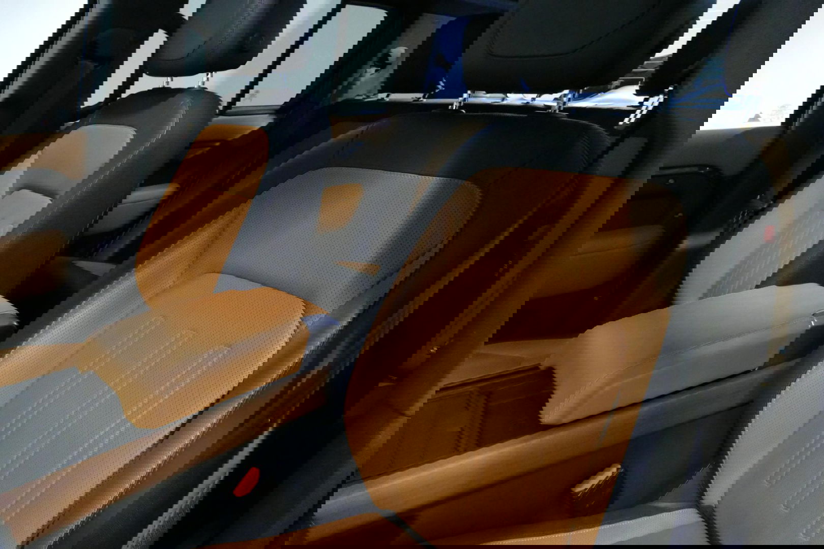 Land Rover Defender 110 2.0 P400e 110 X / Panoramadak / Elektr. verstelbare voorstoelen + memory / Matrix LED / Rondomzichtcamera / HUD / Koelkast in armleuning / Head-up / Apple Carplay - Android Auto / Stoelkoeling & verwarming / Luchtvering / Meridian Surround Sound / Ele