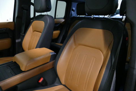 Land Rover Defender 110 2.0 P400e 110 X / Panoramadak / Elektr. verstelbare voorstoelen + memory / Matrix LED / Rondomzichtcamera / HUD / Koelkast in armleuning / Head-up / Apple Carplay - Android Auto / Stoelkoeling & verwarming / Luchtvering / Meridian Surround Sound / Ele