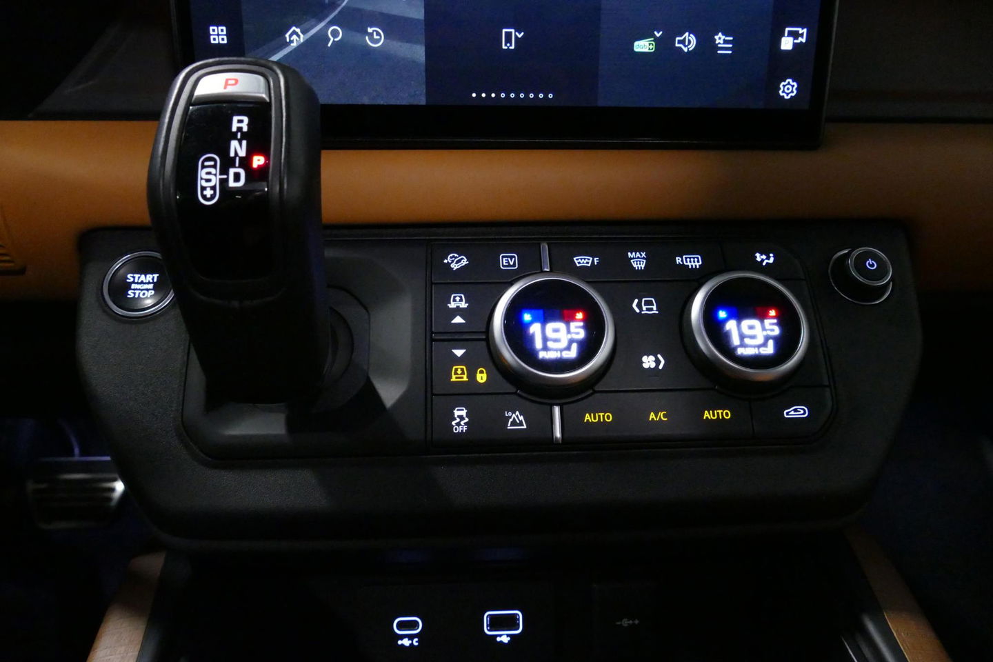 Land Rover Defender 110 2.0 P400e 110 X / Panoramadak / Elektr. verstelbare voorstoelen + memory / Matrix LED / Rondomzichtcamera / HUD / Koelkast in armleuning / Head-up / Apple Carplay - Android Auto / Stoelkoeling & verwarming / Luchtvering / Meridian Surround Sound / Ele