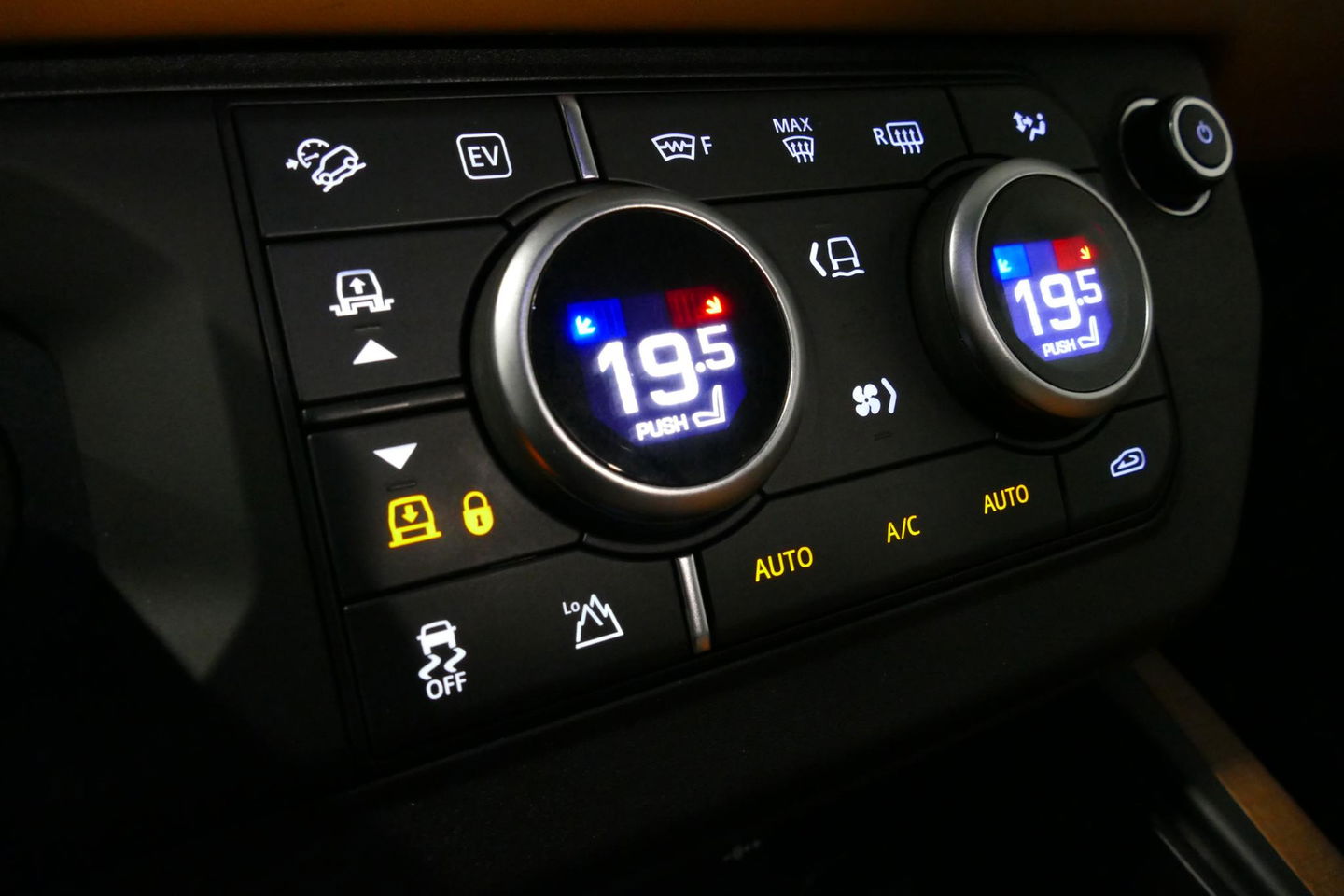 Land Rover Defender 110 2.0 P400e 110 X / Panoramadak / Elektr. verstelbare voorstoelen + memory / Matrix LED / Rondomzichtcamera / HUD / Koelkast in armleuning / Head-up / Apple Carplay - Android Auto / Stoelkoeling & verwarming / Luchtvering / Meridian Surround Sound / Ele