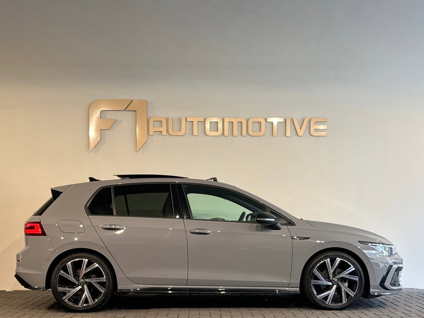 Volkswagen Golf 1.5 eTSI R Line Pano|HuD|H/K|Keyles|IQ|Camera