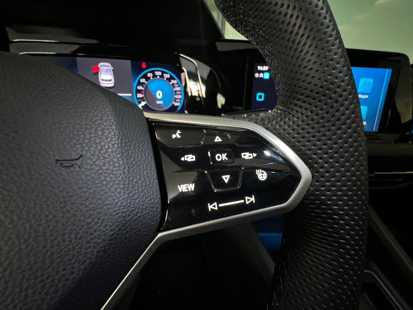 Volkswagen Golf 1.5 eTSI R Line Pano|HuD|H/K|Keyles|IQ|Camera