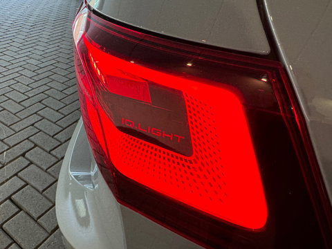 Volkswagen Golf 1.5 eTSI R Line Pano|HuD|H/K|Keyles|IQ|Camera