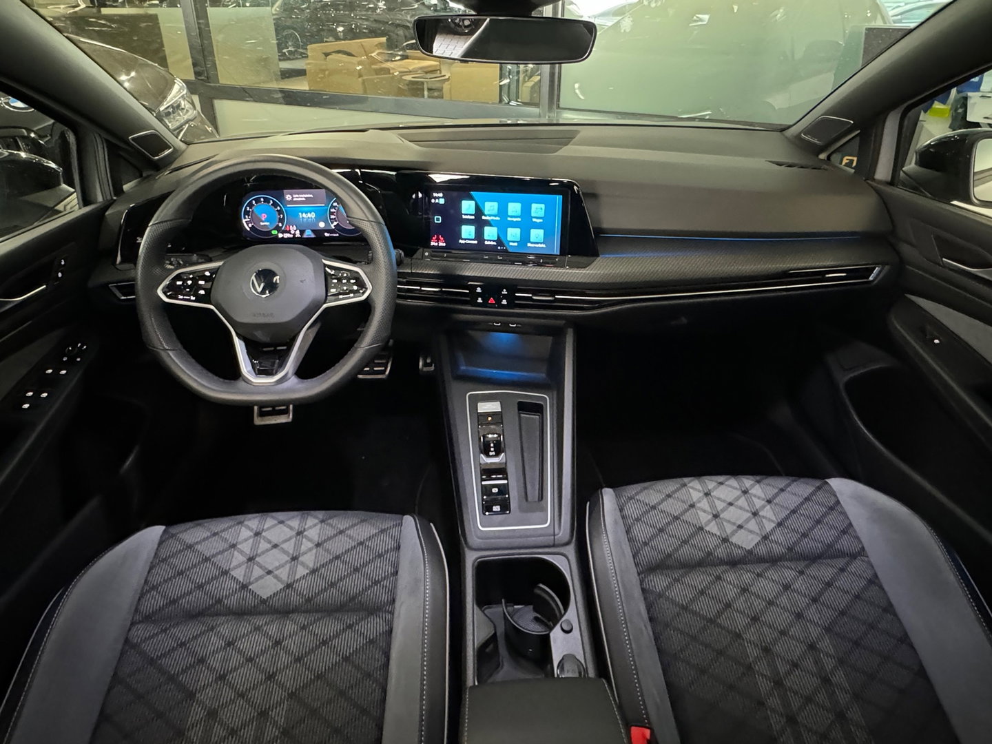 Volkswagen Golf 1.5 eTSI R Line Pano|HuD|H/K|Keyles|IQ|Camera