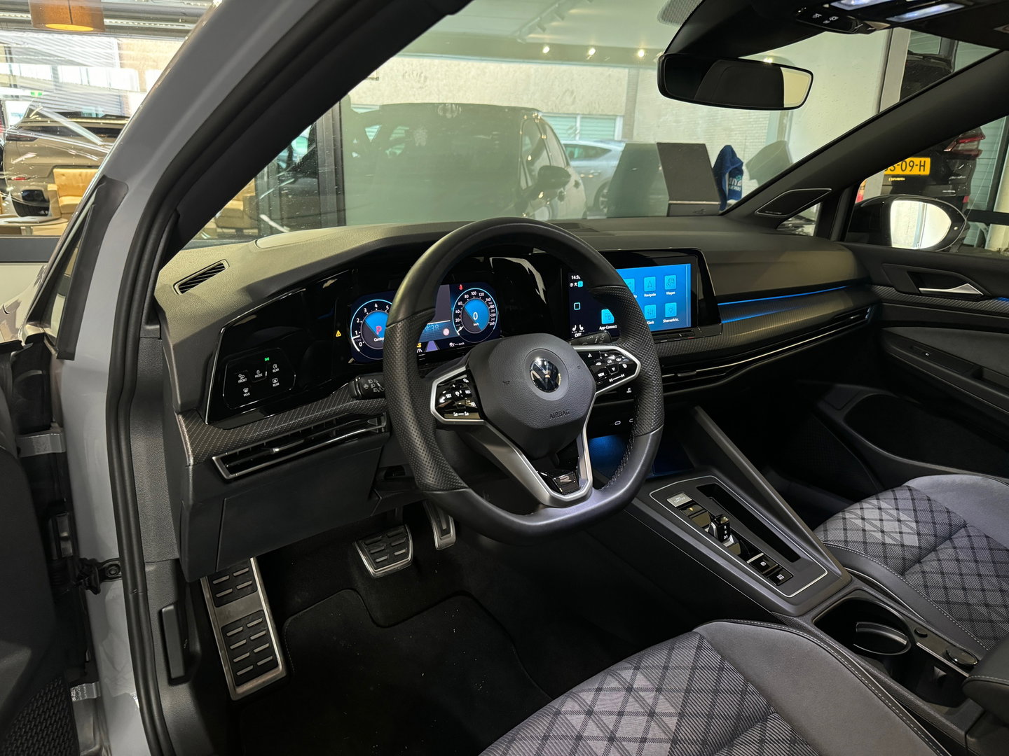 Volkswagen Golf 1.5 eTSI R Line Pano|HuD|H/K|Keyles|IQ|Camera