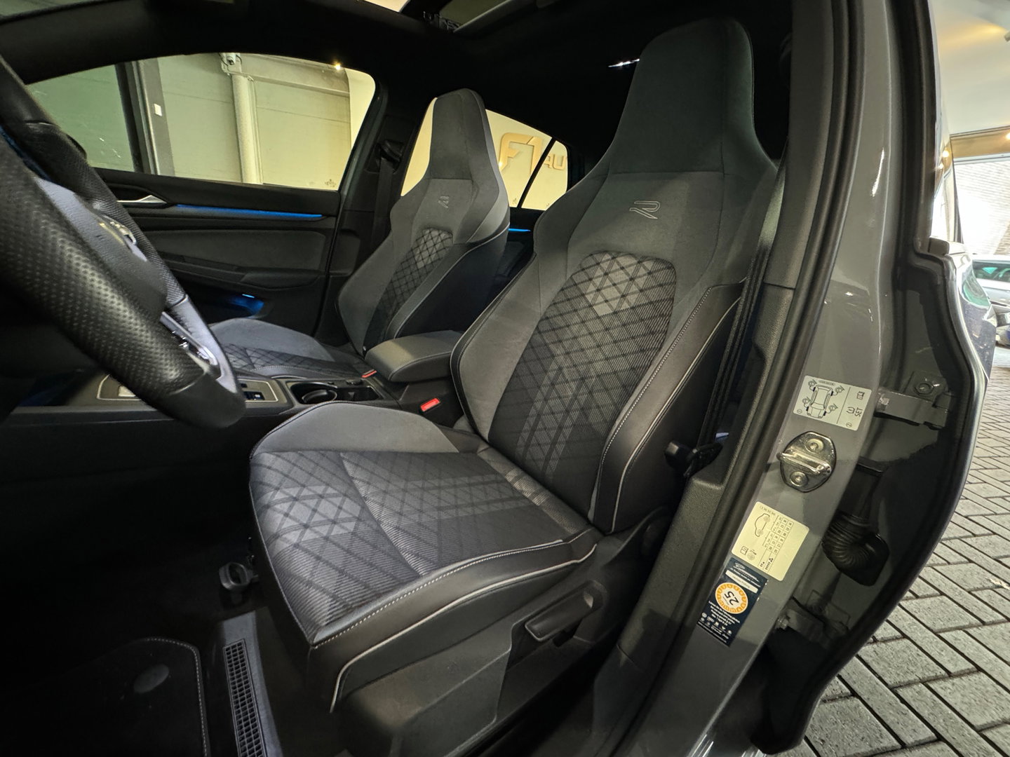 Volkswagen Golf 1.5 eTSI R Line Pano|HuD|H/K|Keyles|IQ|Camera