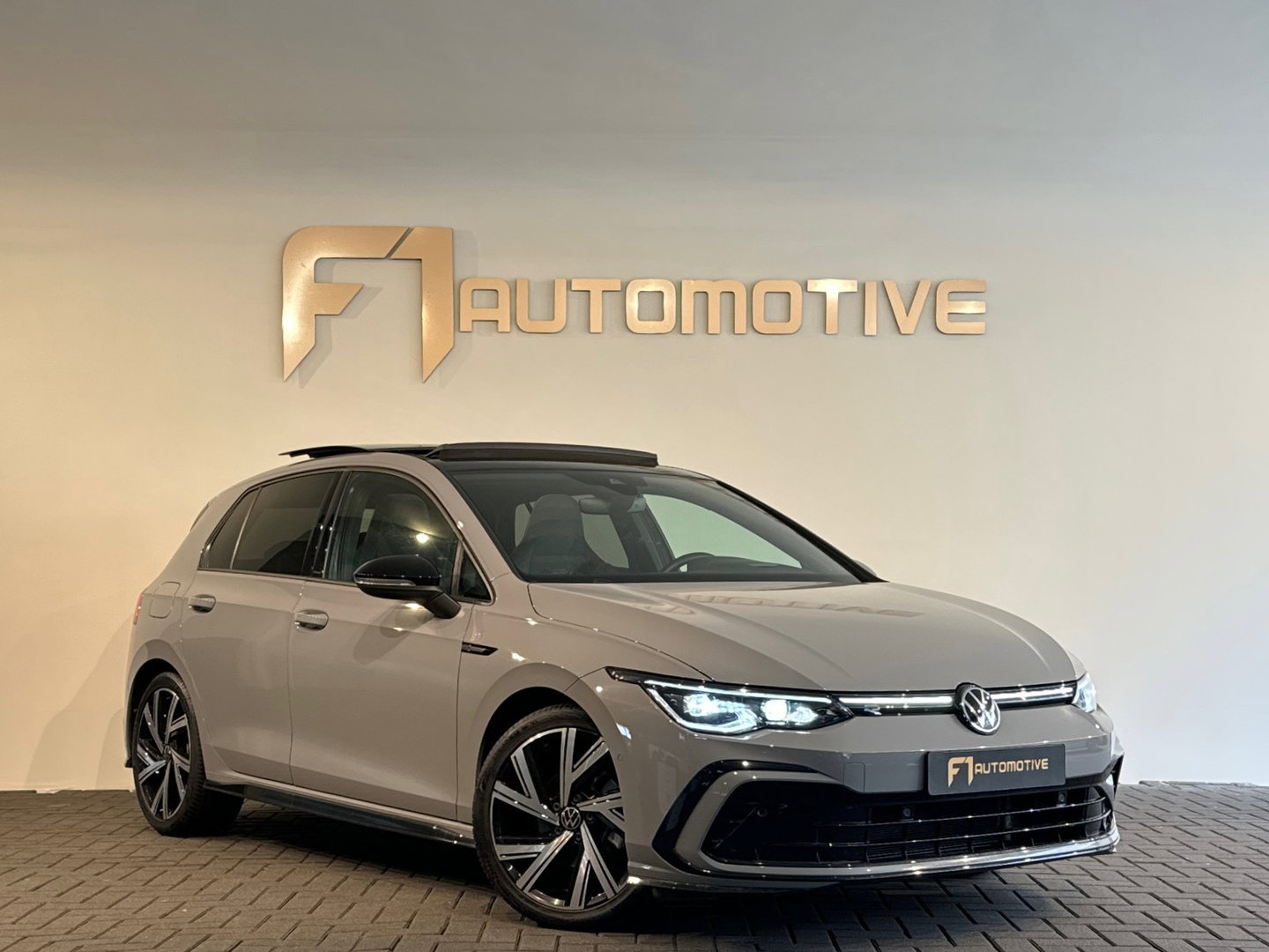 Volkswagen Golf 1.5 eTSI R Line Pano|HuD|H/K|Keyles|IQ|Camera