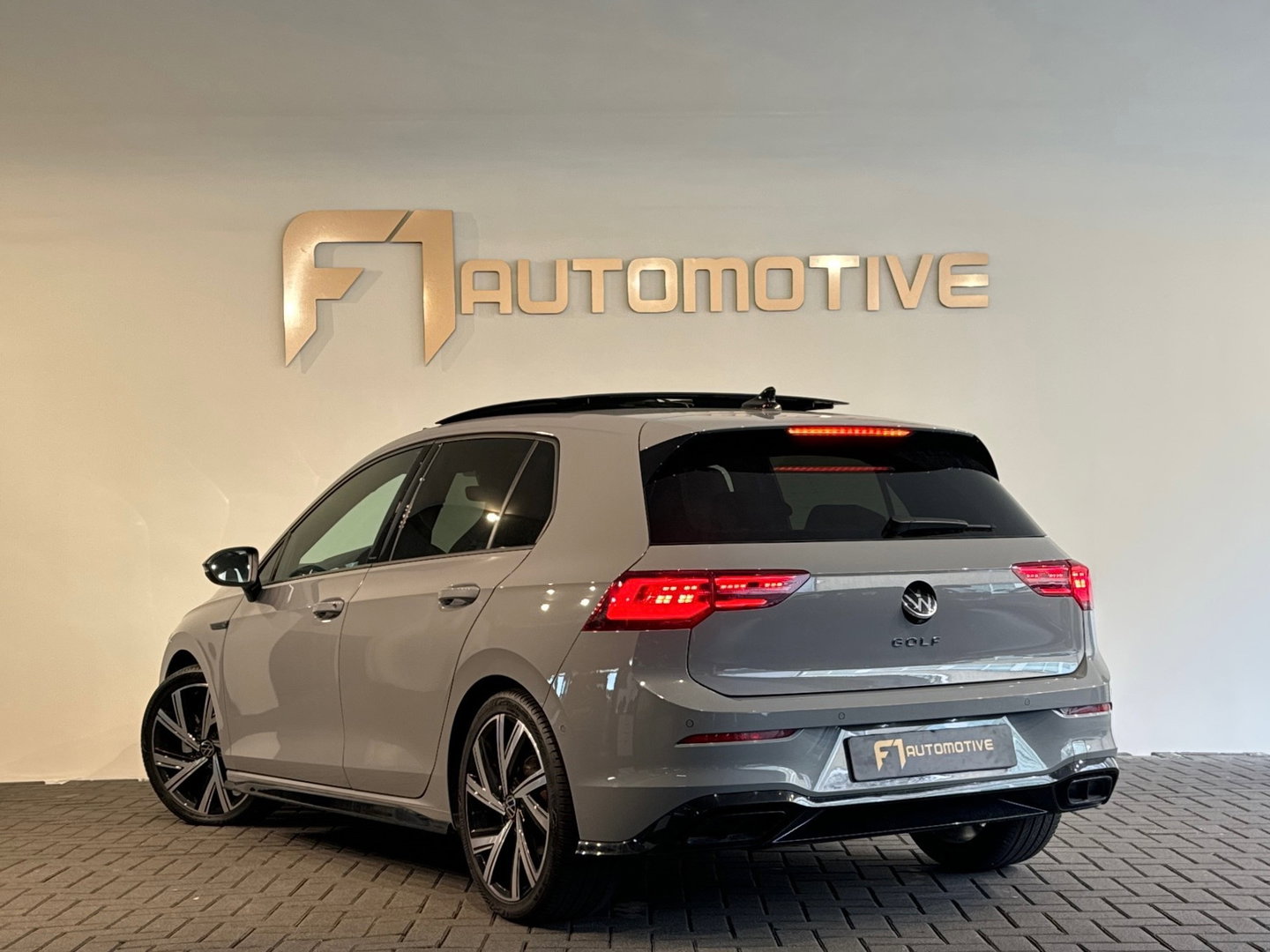 Volkswagen Golf 1.5 eTSI R Line Pano|HuD|H/K|Keyles|IQ|Camera