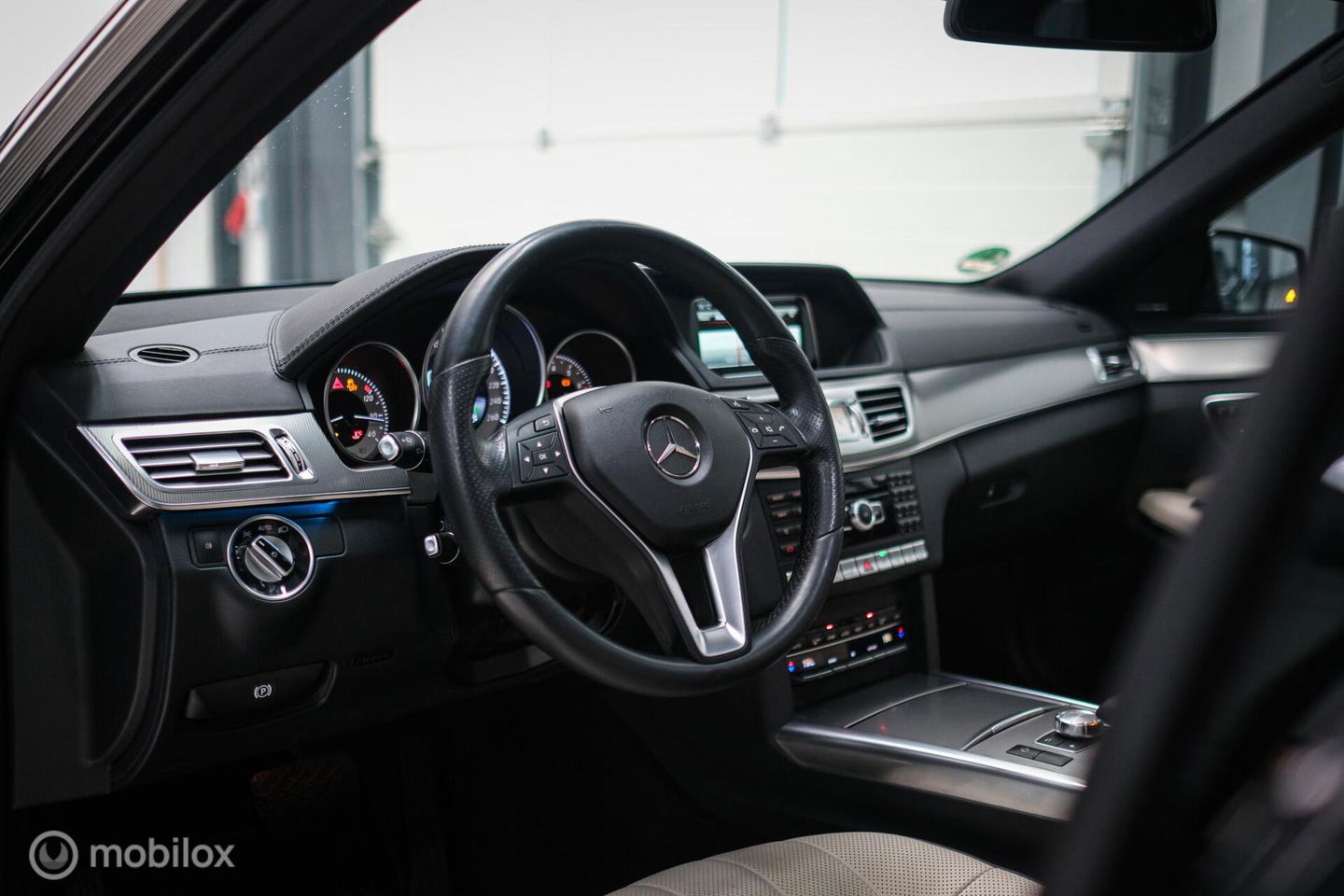 Mercedes-Benz E-Klasse Estate 400 Prestige Elegance 333 pk | Massage | Luchtvering | Stoelkoeling | Leder pakket | Zonneschermen | LED | Trekhaak | Pan