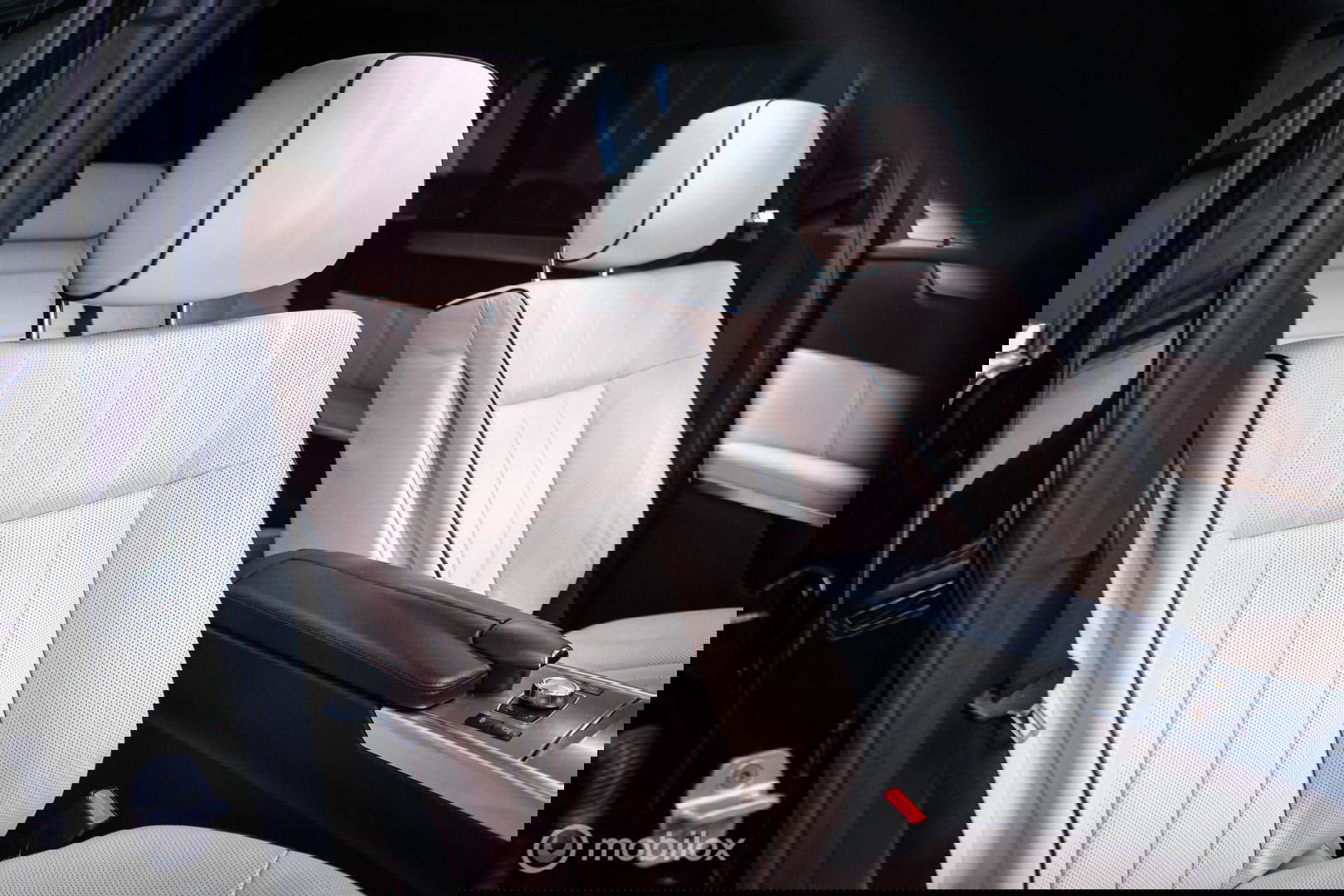 Mercedes-Benz E-Klasse Estate 400 Prestige Elegance 333 pk | Massage | Luchtvering | Stoelkoeling | Leder pakket | Zonneschermen | LED | Trekhaak | Pan