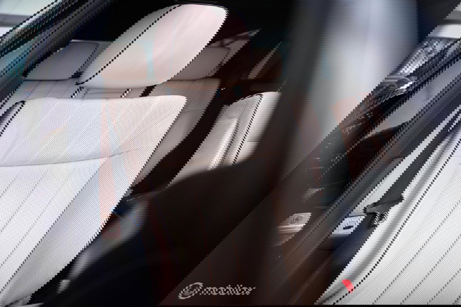 Mercedes-Benz E-Klasse Estate 400 Prestige Elegance 333 pk | Massage | Luchtvering | Stoelkoeling | Leder pakket | Zonneschermen | LED | Trekhaak | Pan