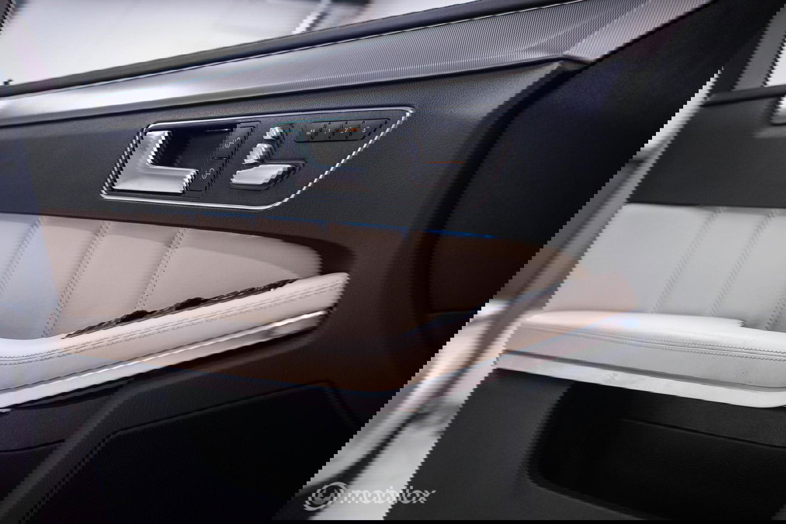 Mercedes-Benz E-Klasse Estate 400 Prestige Elegance 333 pk | Massage | Luchtvering | Stoelkoeling | Leder pakket | Zonneschermen | LED | Trekhaak | Pan