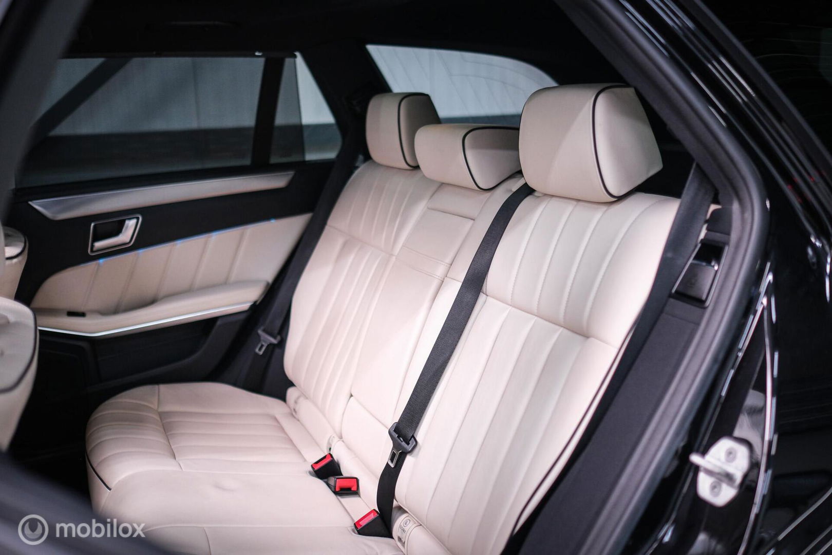 Mercedes-Benz E-Klasse Estate 400 Prestige Elegance 333 pk | Massage | Luchtvering | Stoelkoeling | Leder pakket | Zonneschermen | LED | Trekhaak | Pan